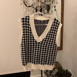 Knit Sweater vest